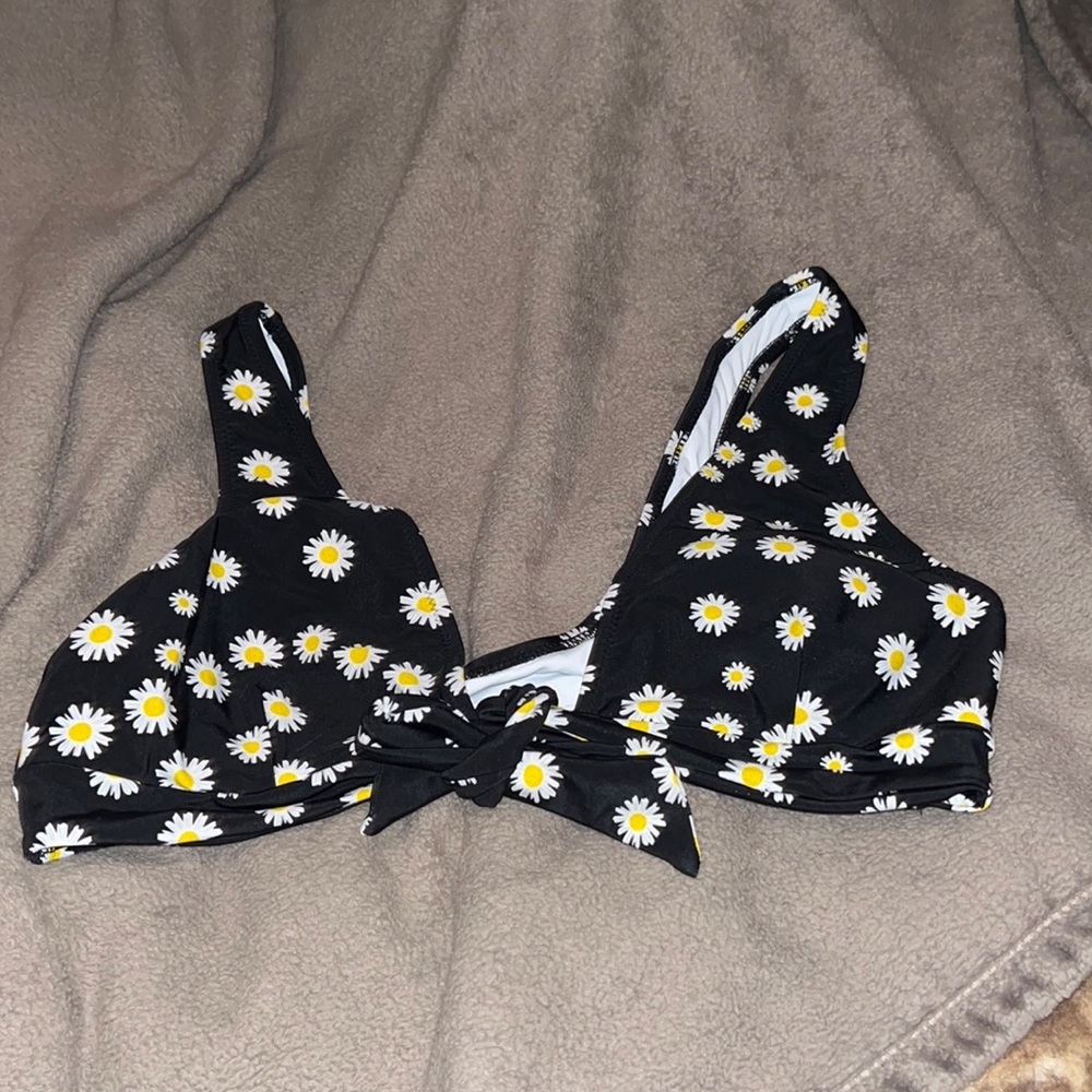 Black daisy large swim top